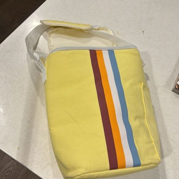 Camp Collection yellow shoulder tote cooler bag - picnics, sleepovers, day trips - Picture 7 of 7